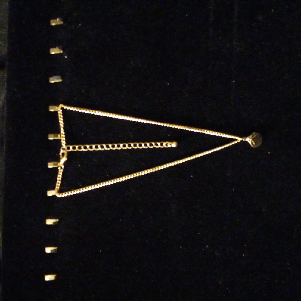 14+3" goldtone choker chain with a starfish and seashell pendant